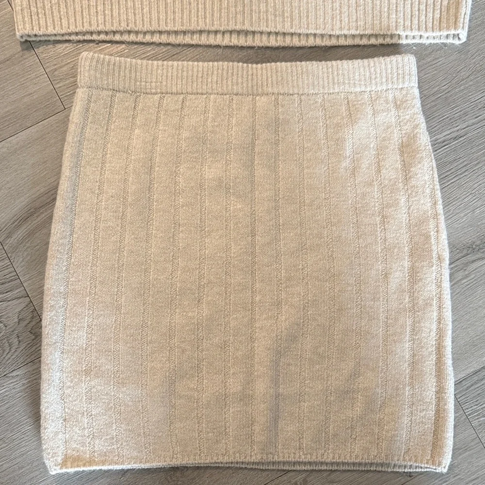 Chic Cream Ribbed Knit Skirt Set - Picture 2 of 7
